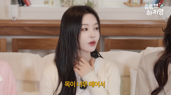 노란 수영복에 섹시한 몸매 어필하는 존예 처자