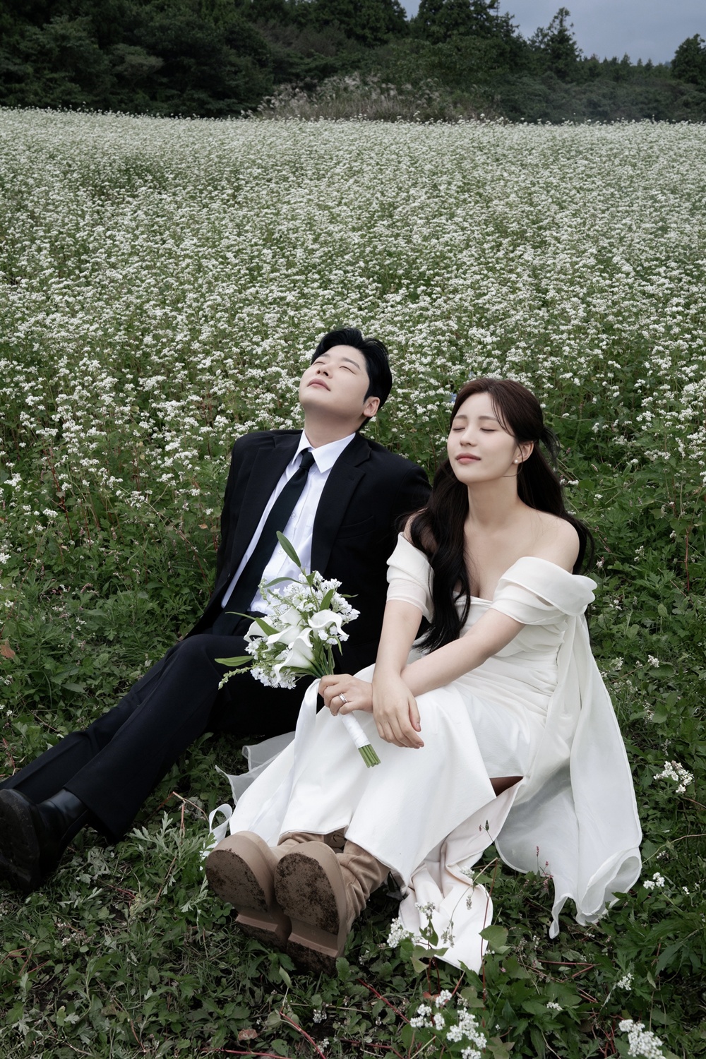 노란 수영복에 섹시한 몸매 어필하는 존예 처자