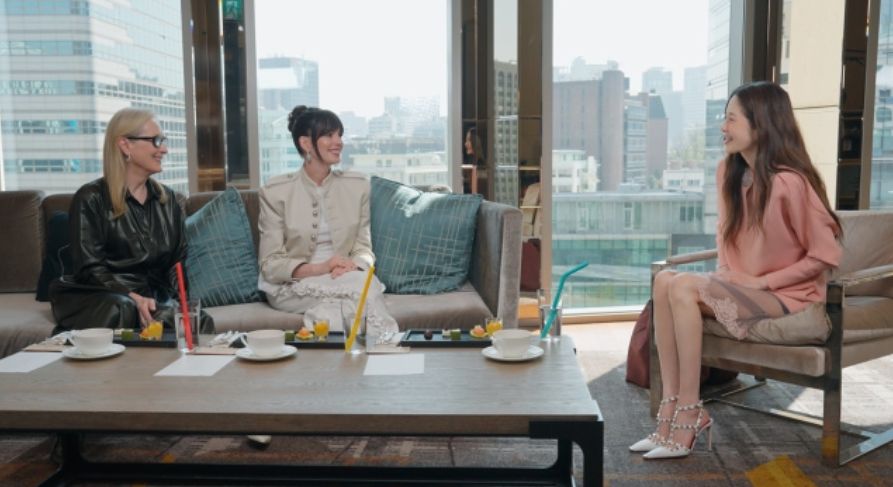 노란 수영복에 섹시한 몸매 어필하는 존예 처자