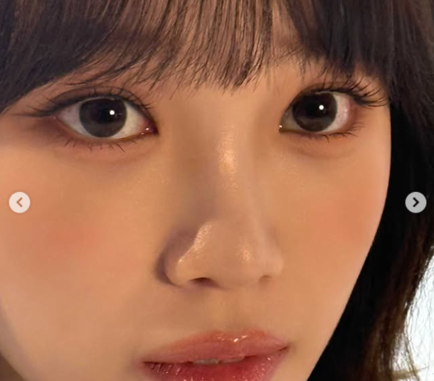 노란 수영복에 섹시한 몸매 어필하는 존예 처자