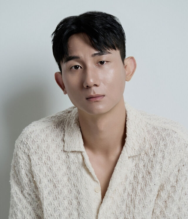 노란 수영복에 섹시한 몸매 어필하는 존예 처자