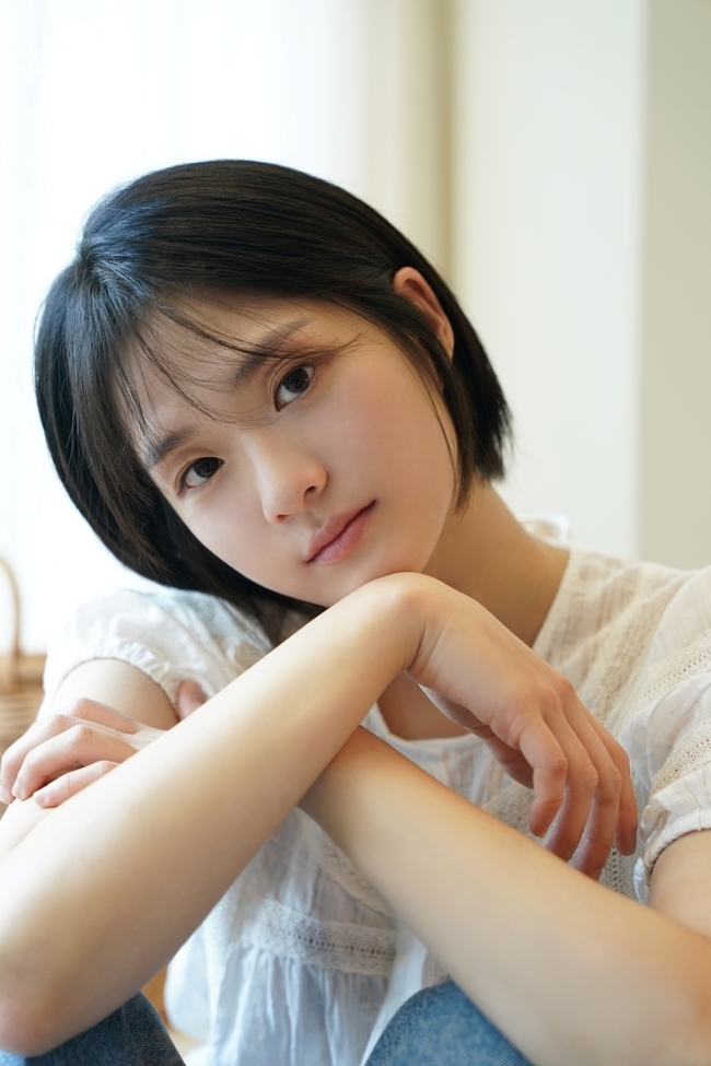 노란 수영복에 섹시한 몸매 어필하는 존예 처자