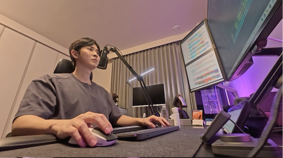 노란 수영복에 섹시한 몸매 어필하는 존예 처자