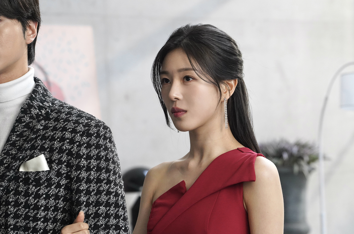 노란 수영복에 섹시한 몸매 어필하는 존예 처자