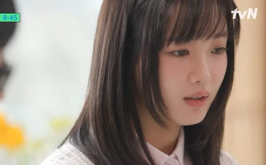 노란 수영복에 섹시한 몸매 어필하는 존예 처자