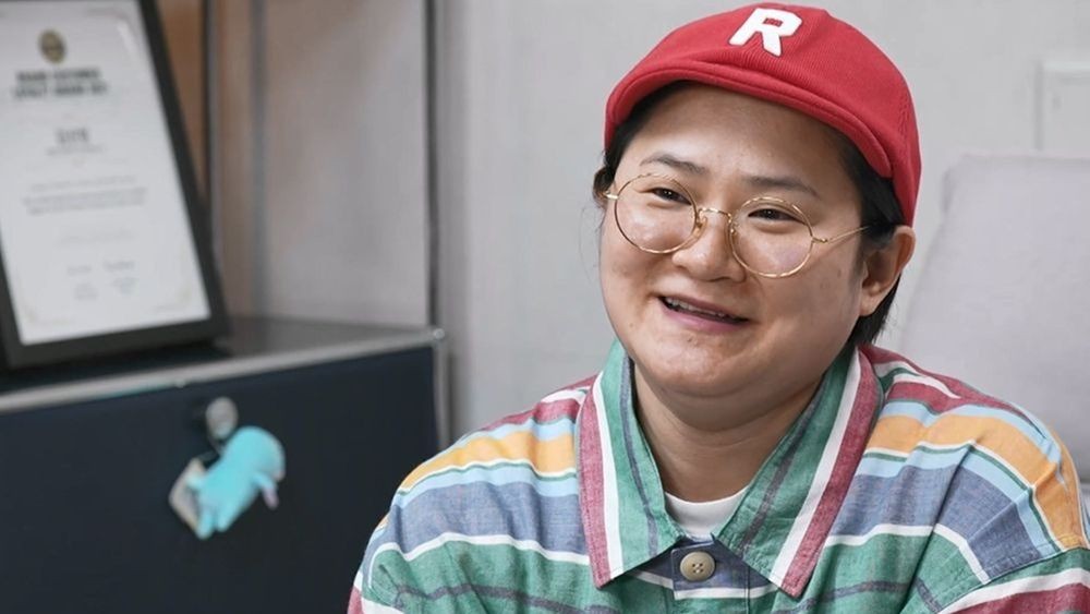 노란 수영복에 섹시한 몸매 어필하는 존예 처자