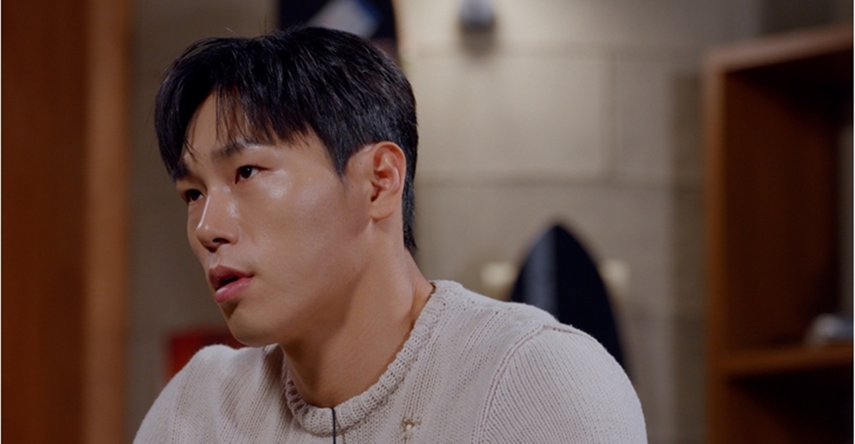 노란 수영복에 섹시한 몸매 어필하는 존예 처자