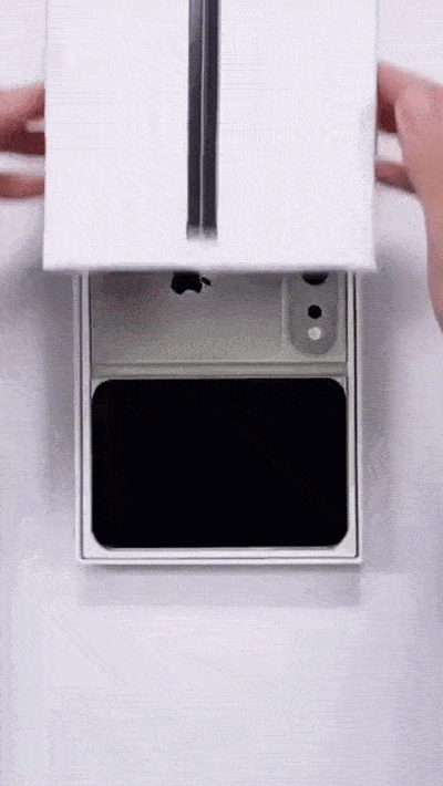 폴더블 아이폰의 언박싱 영상이 등장했다. (영상=엑스 @seraleev)