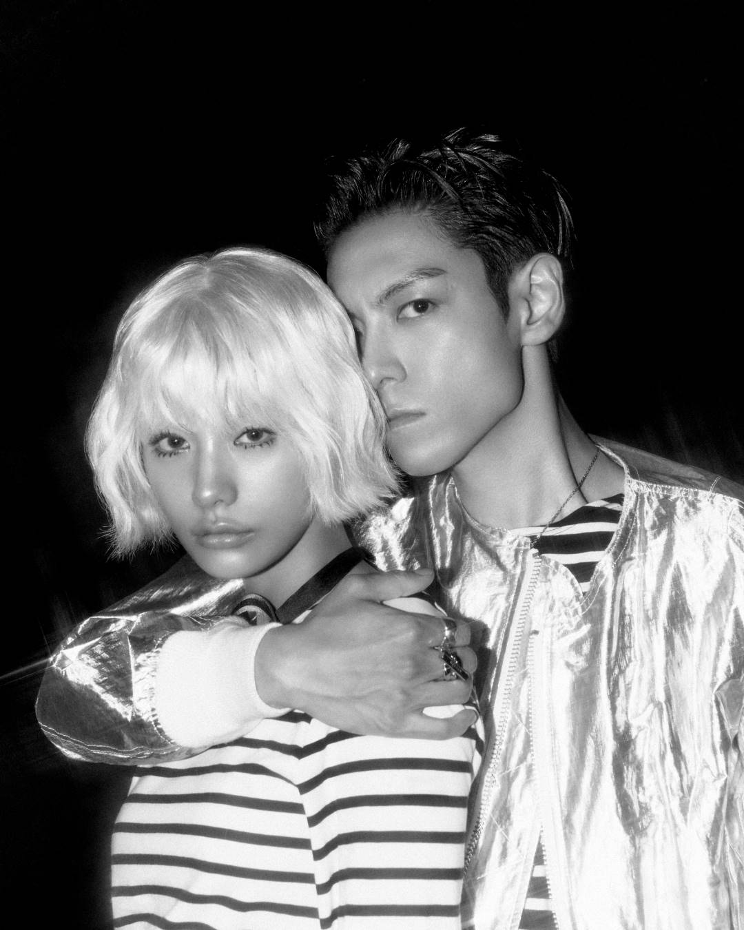 노란 수영복에 섹시한 몸매 어필하는 존예 처자