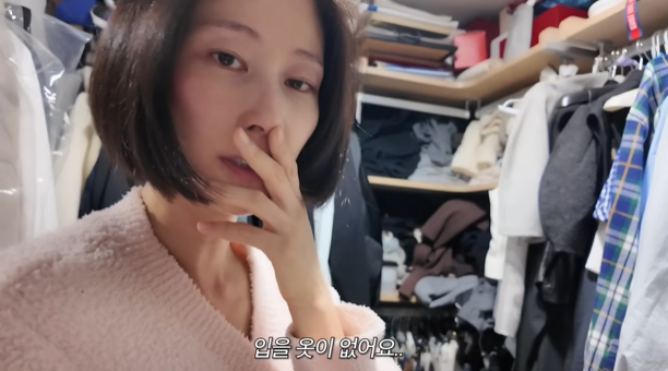 노란 수영복에 섹시한 몸매 어필하는 존예 처자