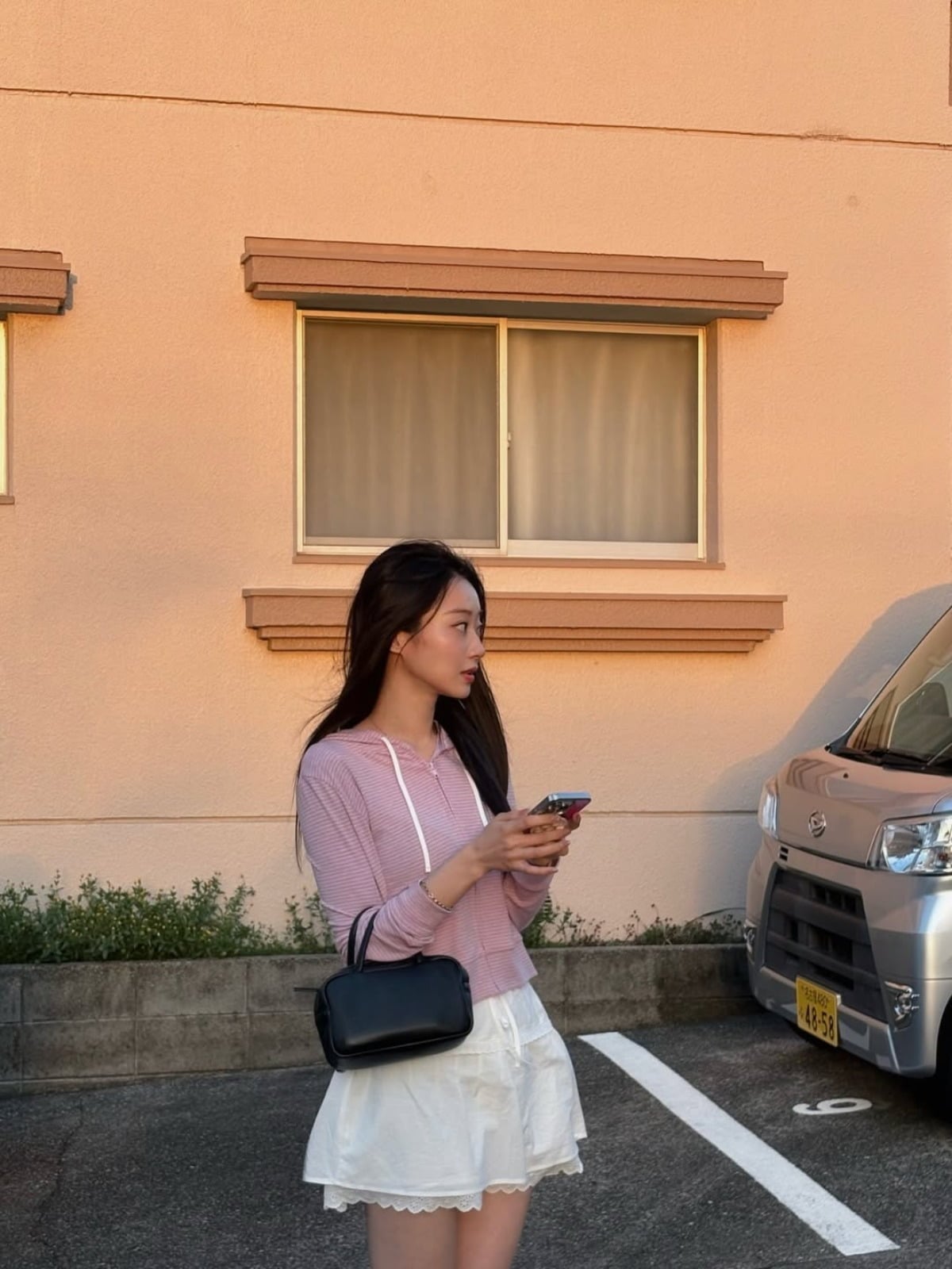 노란 수영복에 섹시한 몸매 어필하는 존예 처자