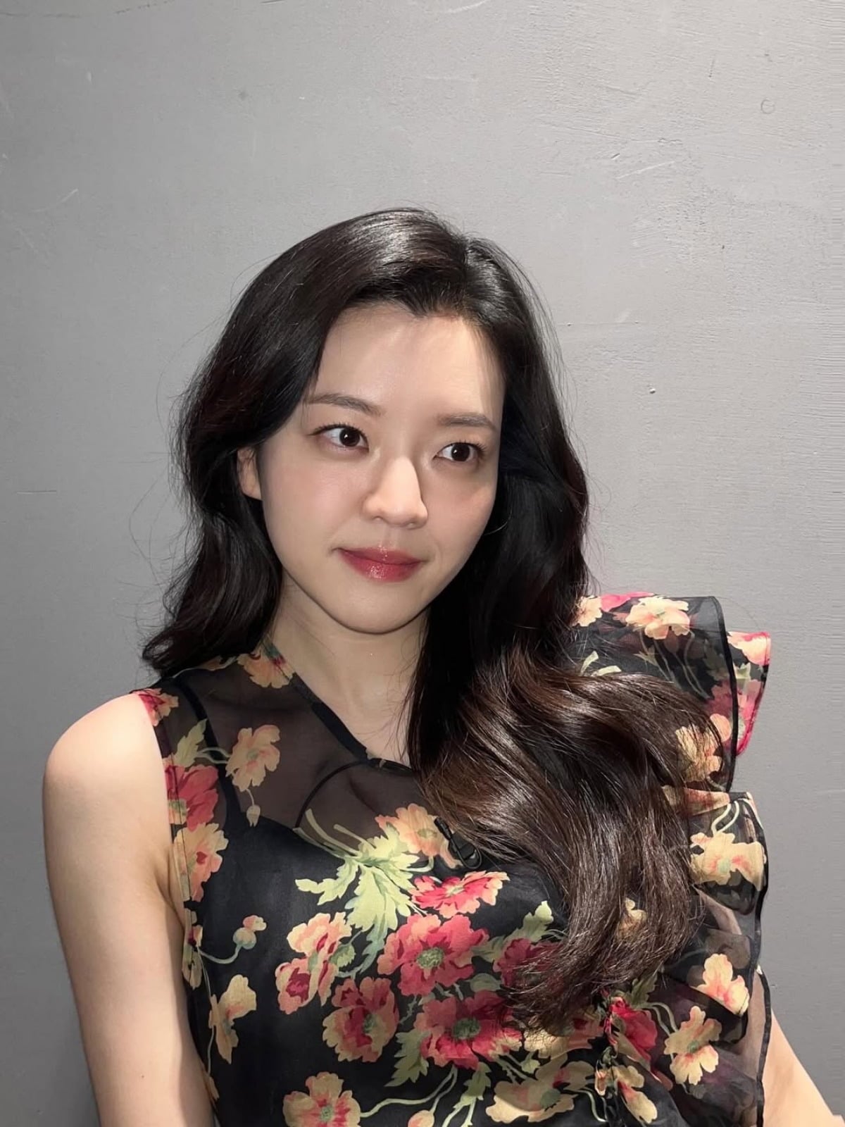 노란 수영복에 섹시한 몸매 어필하는 존예 처자