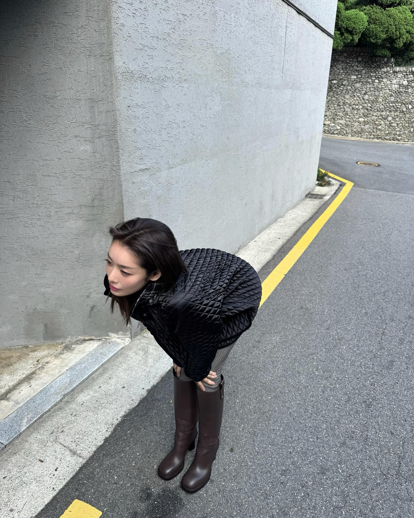 How to Achieve Chic Winter Style: 차주영’s All-Black Look Breakdown