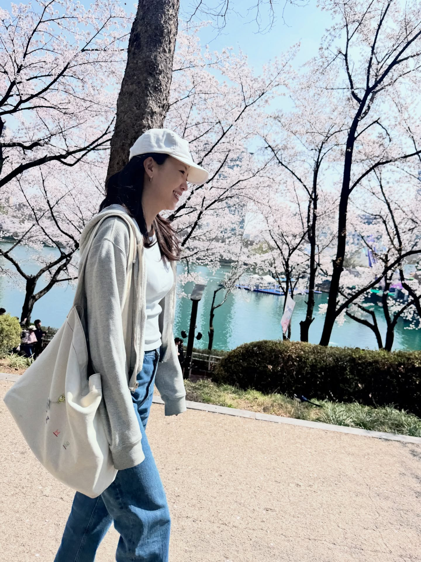 Spring Style Guide: How Jeon Hye-jin Rocks Easy Casual Looks with Chic Accessories