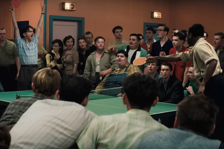 노란 수영복에 섹시한 몸매 어필하는 존예 처자