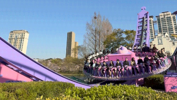 핑크색 레코드판 모양의 핑크빈 테마로 바뀐  자이로스핀ⓒ 뉴스1 윤슬빈 관광전문기자