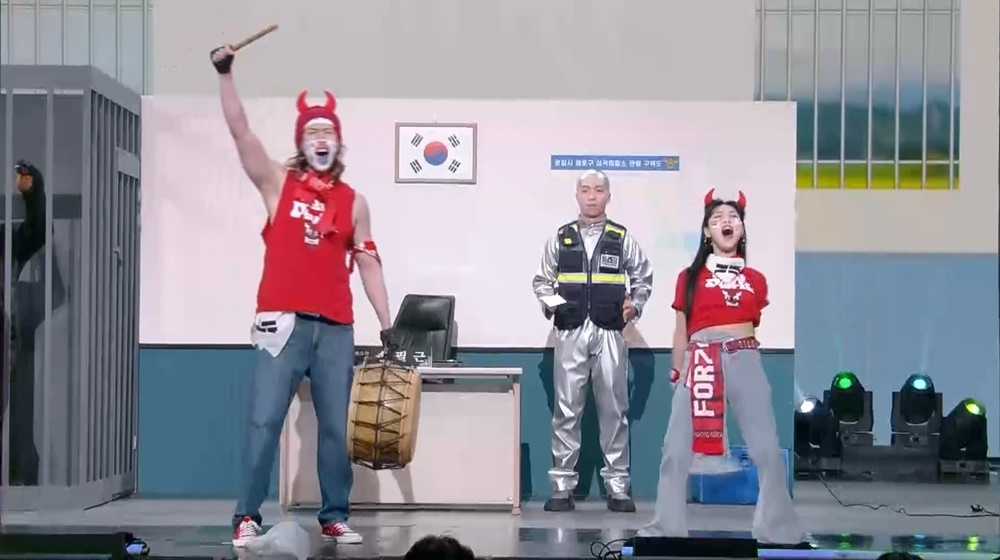 노란 수영복에 섹시한 몸매 어필하는 존예 처자