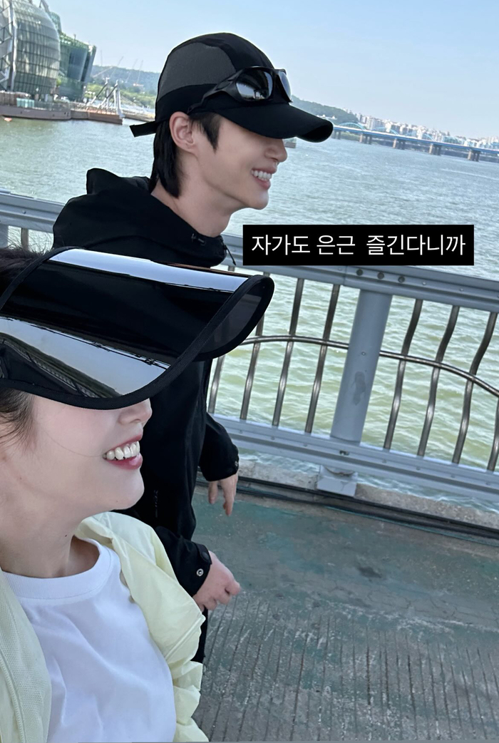 노란 수영복에 섹시한 몸매 어필하는 존예 처자