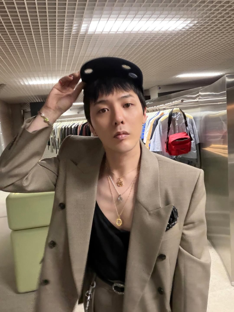 노란 수영복에 섹시한 몸매 어필하는 존예 처자