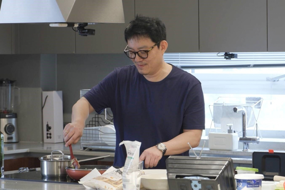 노란 수영복에 섹시한 몸매 어필하는 존예 처자