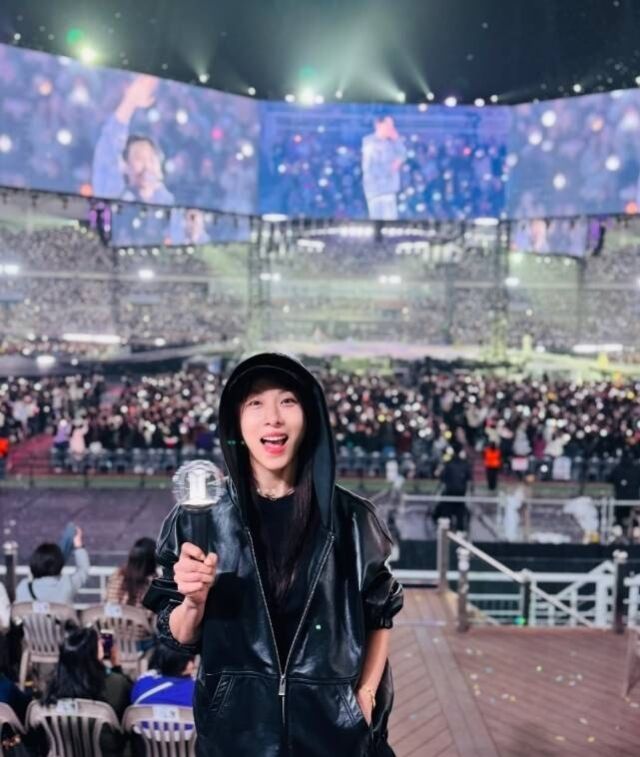 노란 수영복에 섹시한 몸매 어필하는 존예 처자