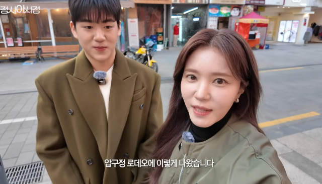 노란 수영복에 섹시한 몸매 어필하는 존예 처자