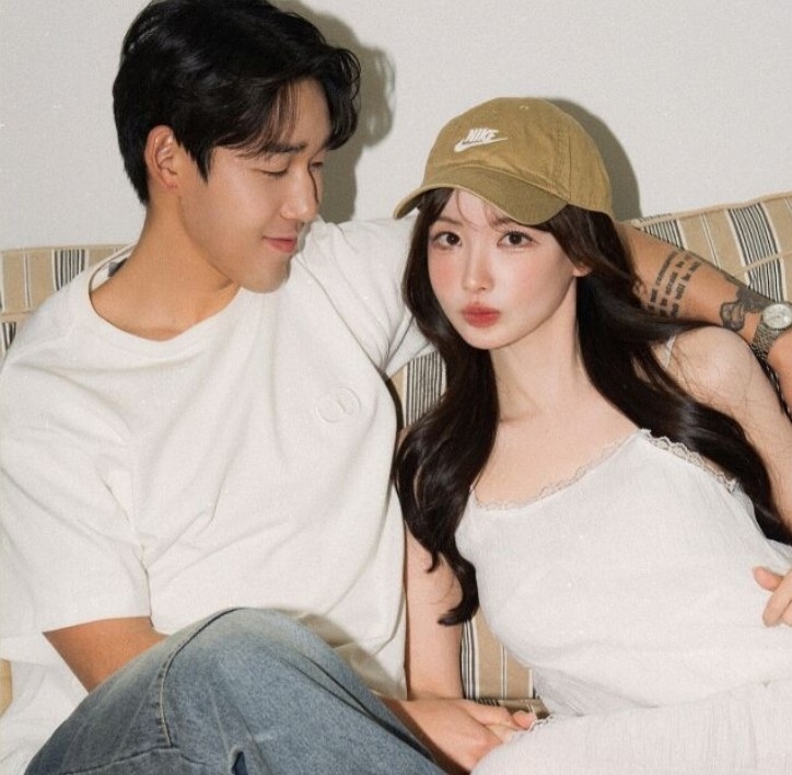 노란 수영복에 섹시한 몸매 어필하는 존예 처자