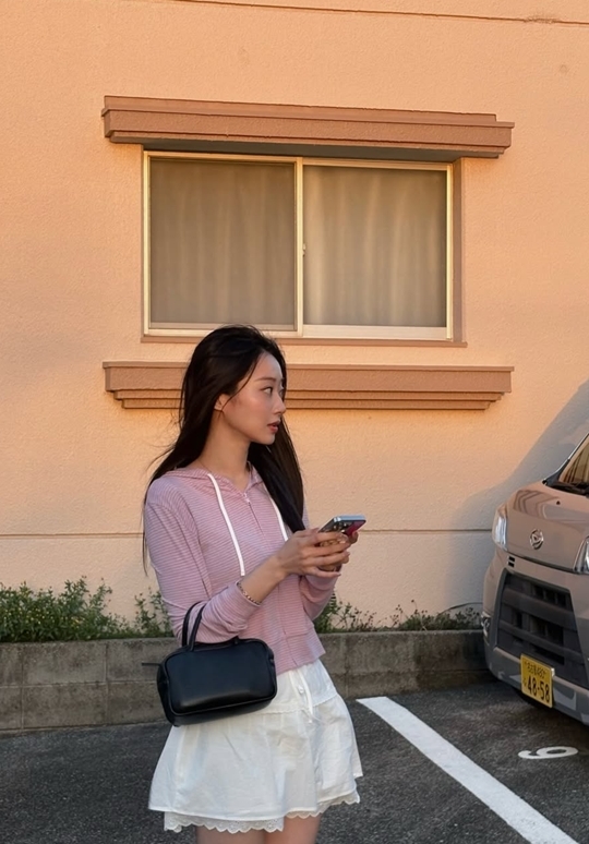 노란 수영복에 섹시한 몸매 어필하는 존예 처자