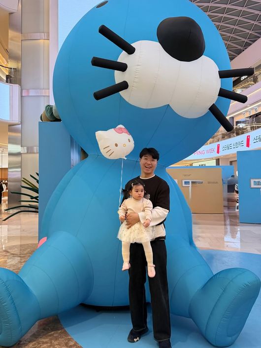 노란 수영복에 섹시한 몸매 어필하는 존예 처자