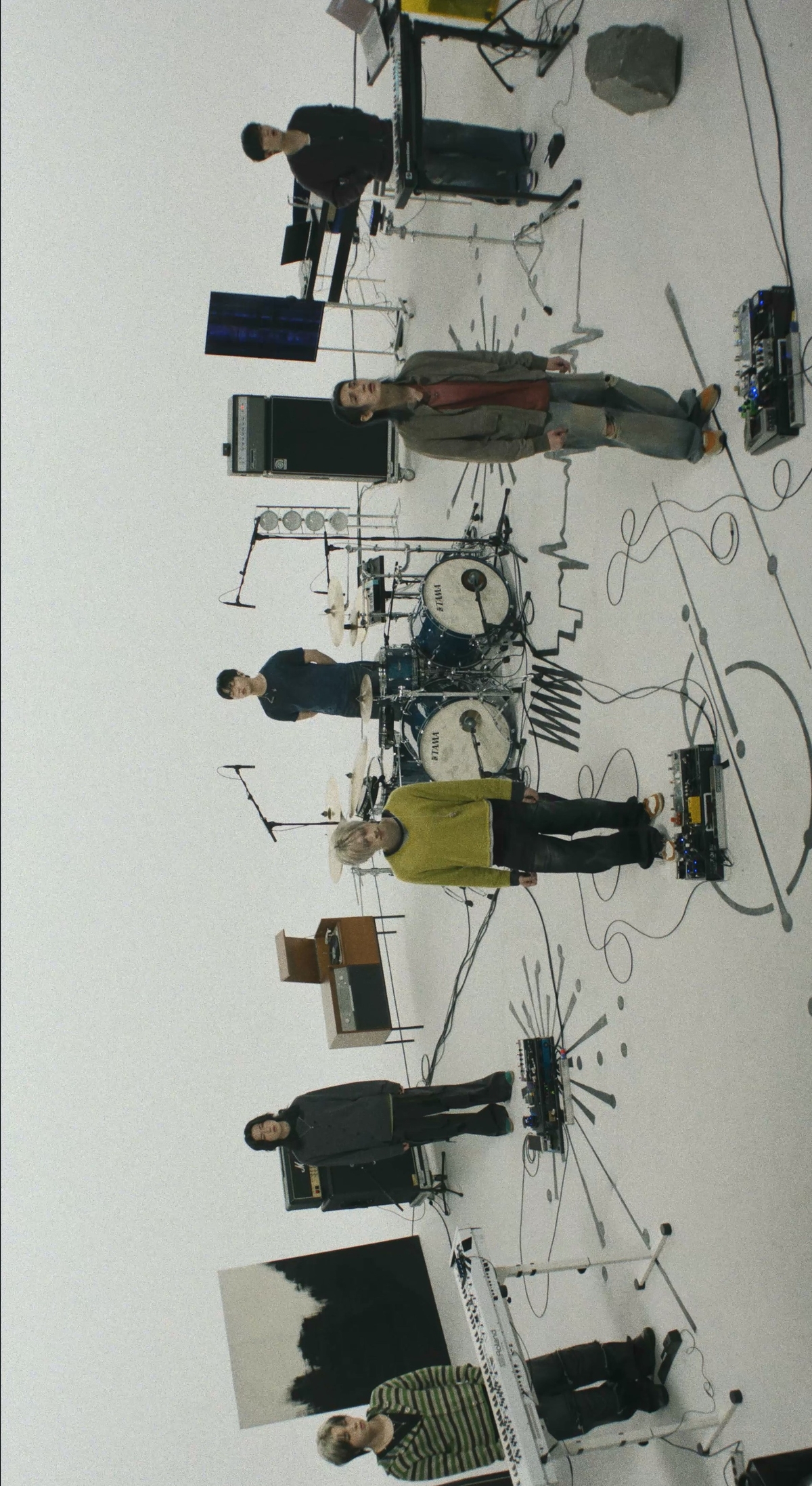 노란 수영복에 섹시한 몸매 어필하는 존예 처자