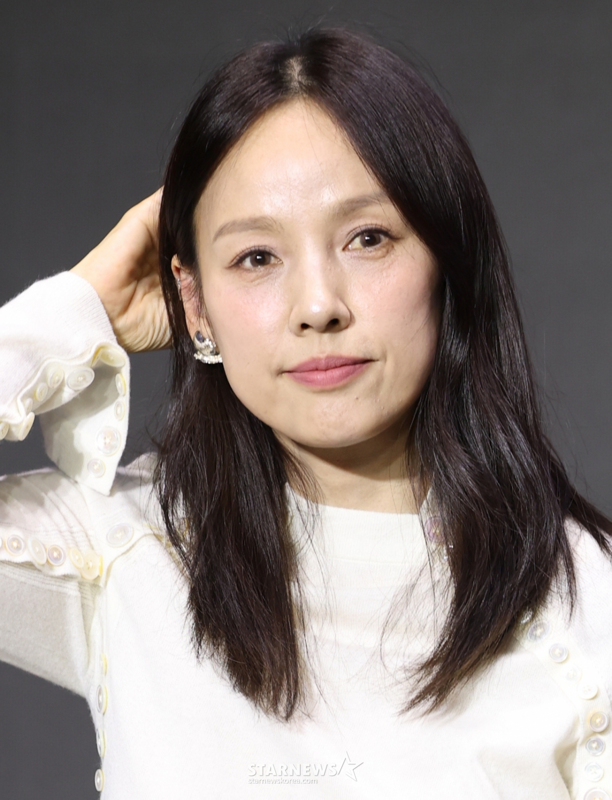 노란 수영복에 섹시한 몸매 어필하는 존예 처자