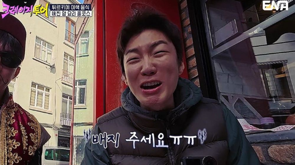 노란 수영복에 섹시한 몸매 어필하는 존예 처자