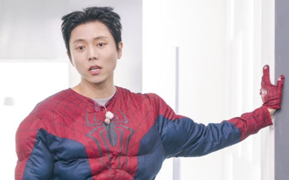 노란 수영복에 섹시한 몸매 어필하는 존예 처자