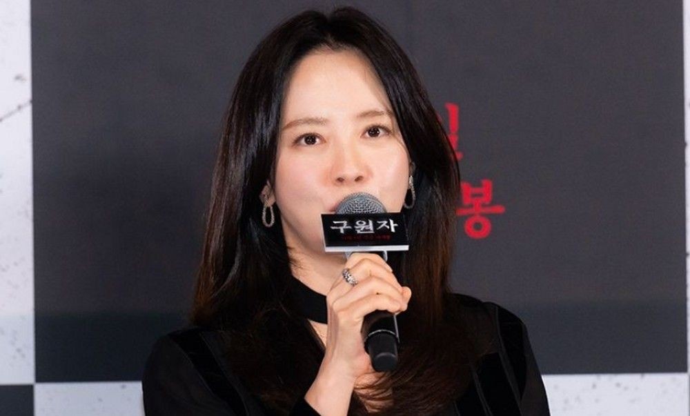 노란 수영복에 섹시한 몸매 어필하는 존예 처자