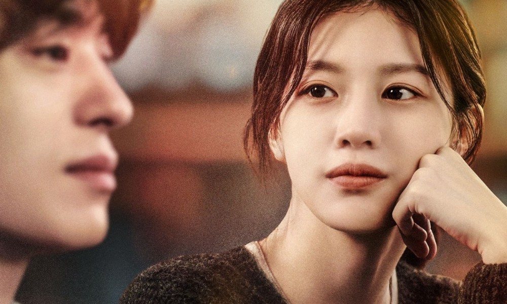 노란 수영복에 섹시한 몸매 어필하는 존예 처자