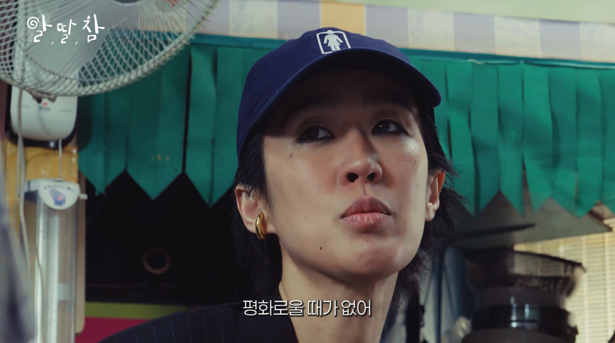 노란 수영복에 섹시한 몸매 어필하는 존예 처자