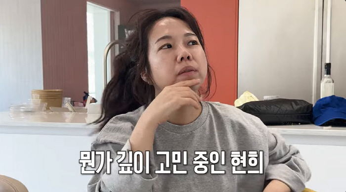 노란 수영복에 섹시한 몸매 어필하는 존예 처자