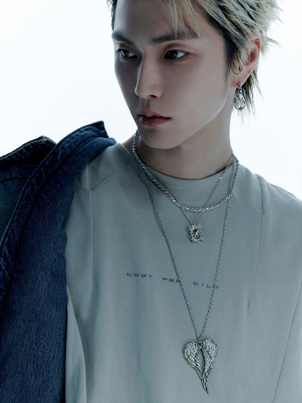 노란 수영복에 섹시한 몸매 어필하는 존예 처자