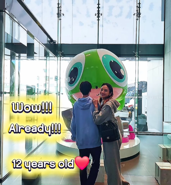 노란 수영복에 섹시한 몸매 어필하는 존예 처자