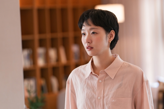 노란 수영복에 섹시한 몸매 어필하는 존예 처자