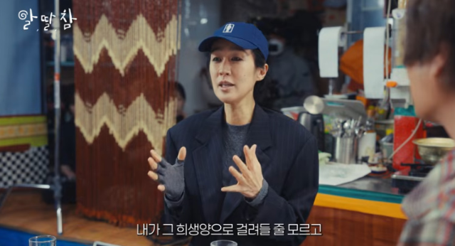 노란 수영복에 섹시한 몸매 어필하는 존예 처자