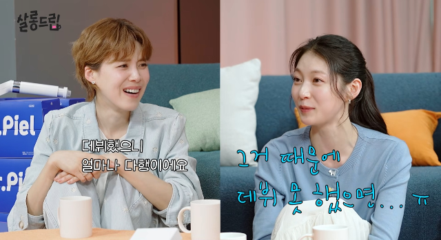 노란 수영복에 섹시한 몸매 어필하는 존예 처자