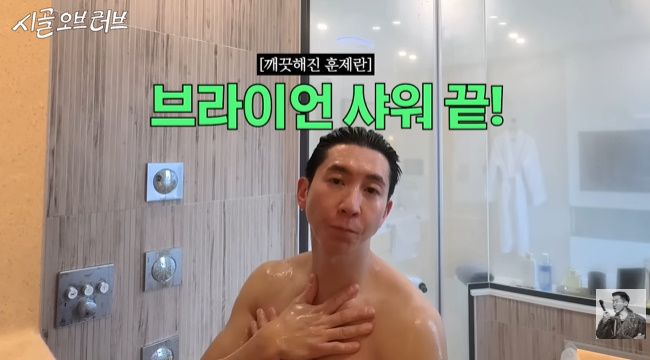 노란 수영복에 섹시한 몸매 어필하는 존예 처자