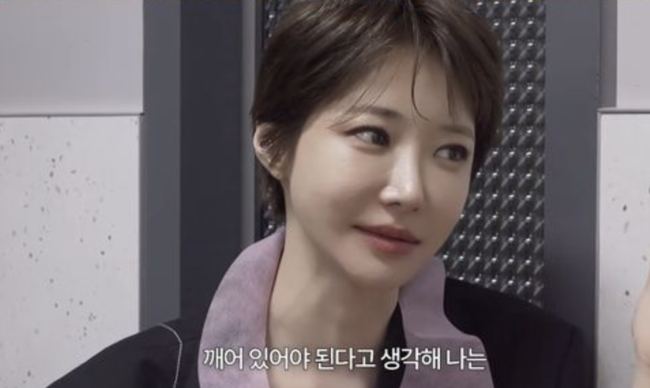 노란 수영복에 섹시한 몸매 어필하는 존예 처자