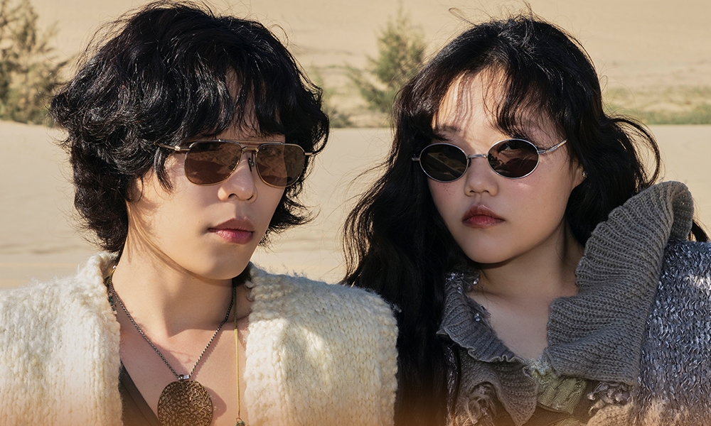 노란 수영복에 섹시한 몸매 어필하는 존예 처자