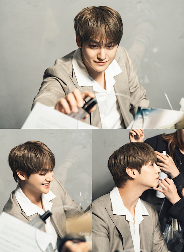 노란 수영복에 섹시한 몸매 어필하는 존예 처자