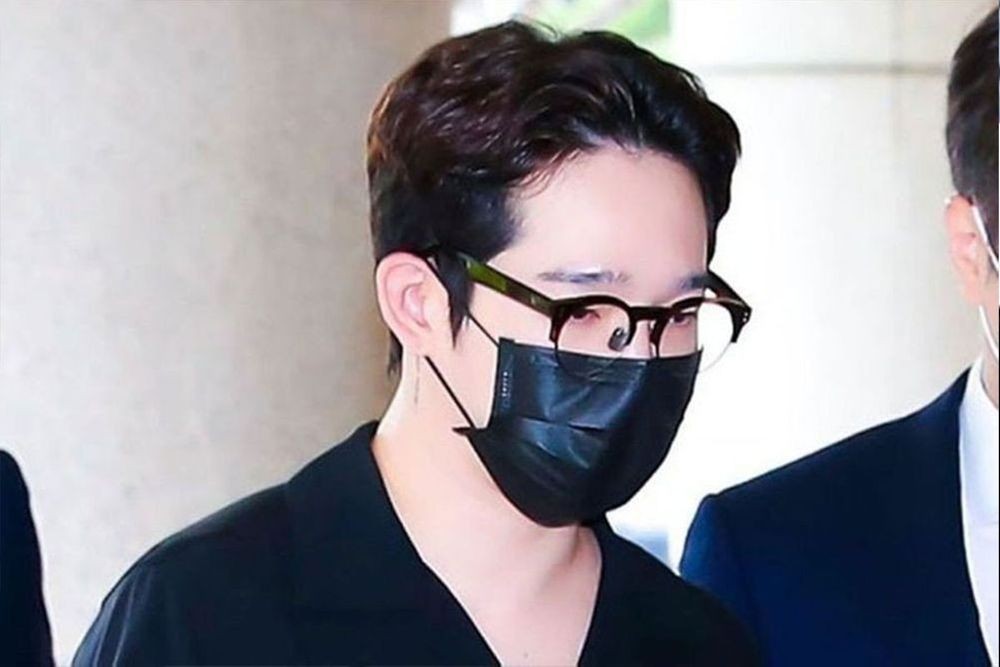 노란 수영복에 섹시한 몸매 어필하는 존예 처자