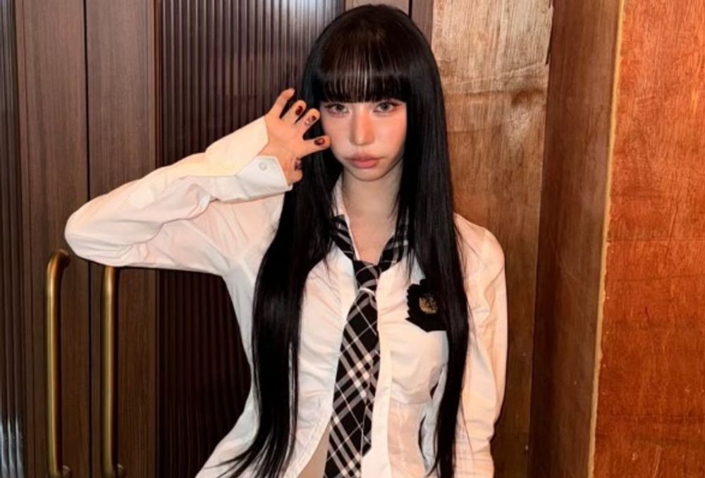 노란 수영복에 섹시한 몸매 어필하는 존예 처자