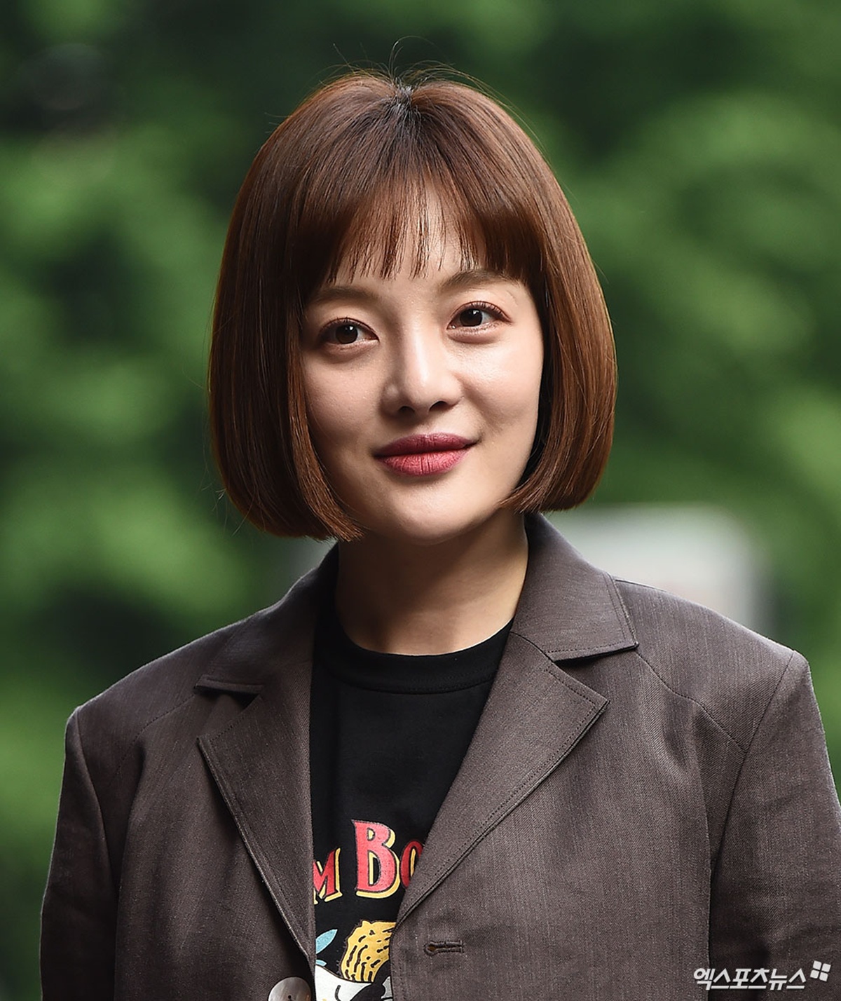 노란 수영복에 섹시한 몸매 어필하는 존예 처자