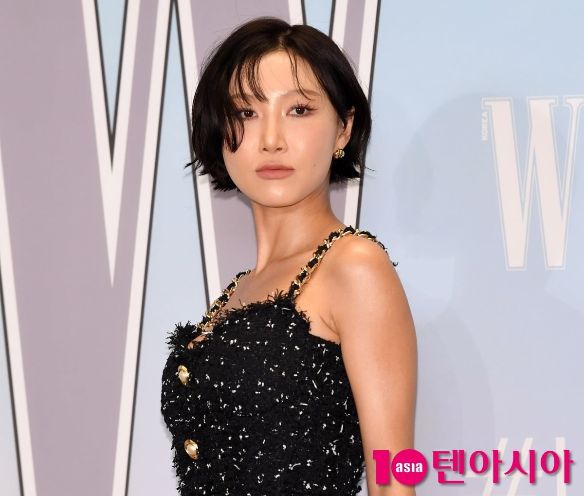 노란 수영복에 섹시한 몸매 어필하는 존예 처자